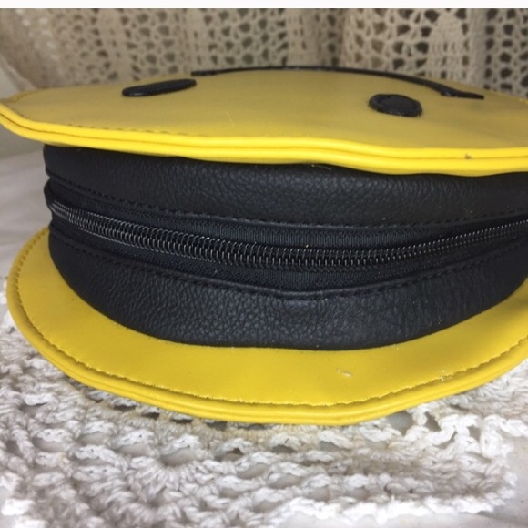 Nasty gal smiley face purse bag - Picture 2 of 3